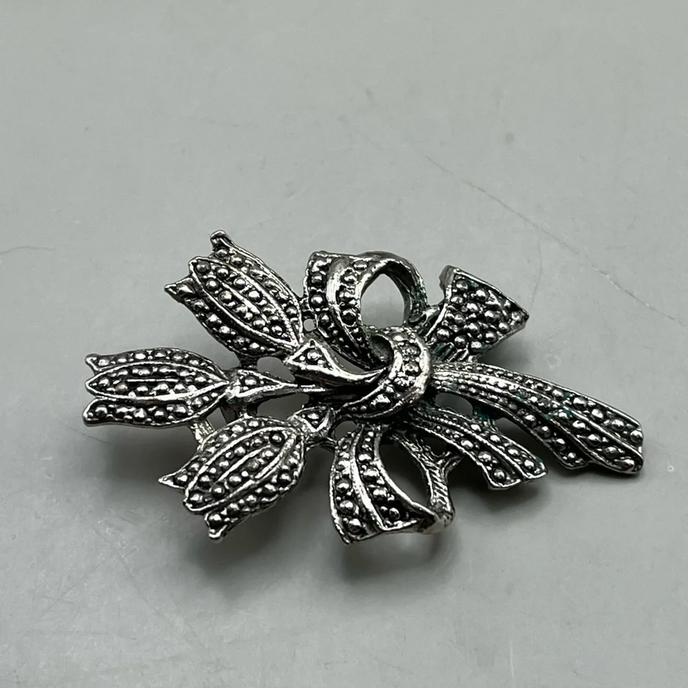 Elegant Vintage Silver Tone Marcasite Style Flower and Bow Brooch
